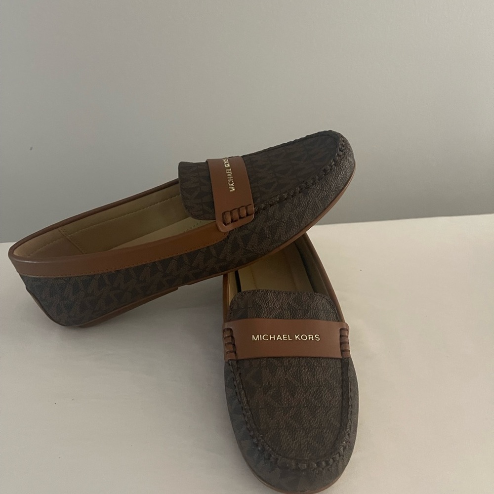 Brand new MICHAEL KORS Women’s Sz 7  M
